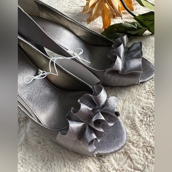 Merona silver peep toe heels size 9 - Picture 3 of 5